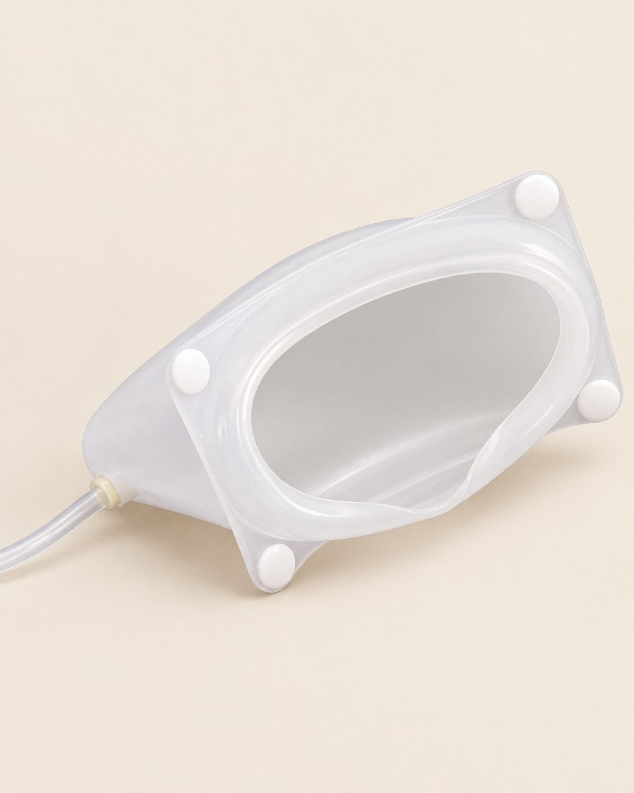 Quietdry Night System Women fit: contoured silicone cup